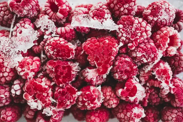 Gefrorene Himbeeren Nahaufnahme Mit Sichtbarem Eis Gesunde Pflanzliche Lebensmittelrezepte — Stockfoto