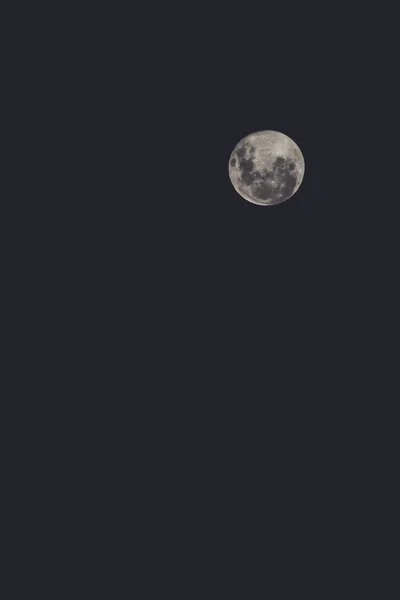 Πανσέληνος Στο Νυχτερινό Ουρανό Τραβηγμένο Τηλεφακό Και Επεξεργασμένο Ελαφρύ Ματ — Φωτογραφία Αρχείου