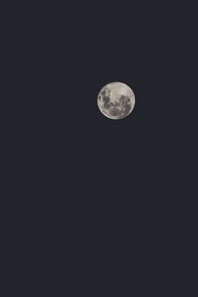 Bulan Purnama Langit Malam Ditembak Dengan Lensa Tele Dan Diedit — Stok Foto