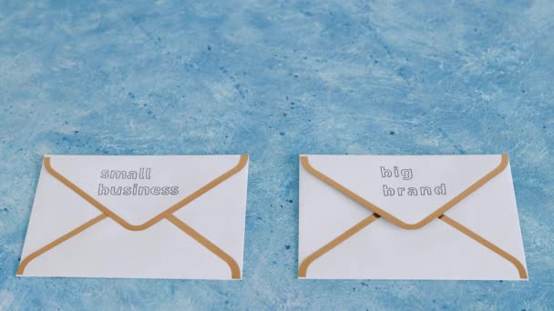 Pequenas Empresas Grandes Textos Marca Sobre Envelopes Mail Newsletter Com — Vídeo de Stock