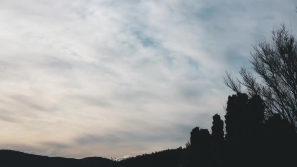 Zeitraffer Aus Dämmerlicht Und Wolken Die Sich Über Die Berge — Stockvideo