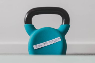 Boş zamanlarınızda spor salonu, kavramsal imajınız, kettlebell ve yoga minderiniz yatak odasındadır. 