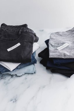 Kotlar ve pantolonlar Style vs Comfort kategorilerinde sınıflandırılıyor, düşüş konsepti ve iyi görünme veya iyi hissetme öncelikleri