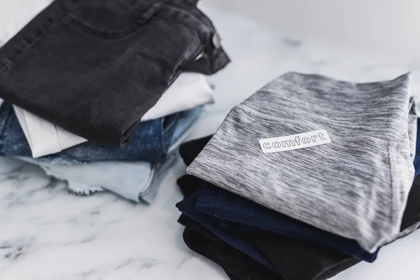 Pilas Jeans Pantalones Que Clasifican Categorías Style Comfort Concepto Decluttering — Foto de Stock