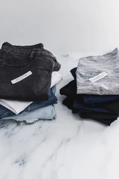 Pilas Jeans Pantalones Que Clasifican Categorías Style Comfort Concepto Decluttering — Foto de Stock