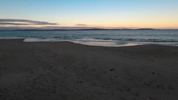 Popüler Kingston Sahili Alacakaranlıkta Yumuşak Günbatımı Renginde Kumsalda Hiç Kimse — Stok video