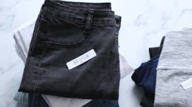 Kotlar ve pantolonlar Style vs Comfort kategorilerinde sınıflandırılıyor, düşüş konsepti ve iyi görünme veya iyi hissetme öncelikleri