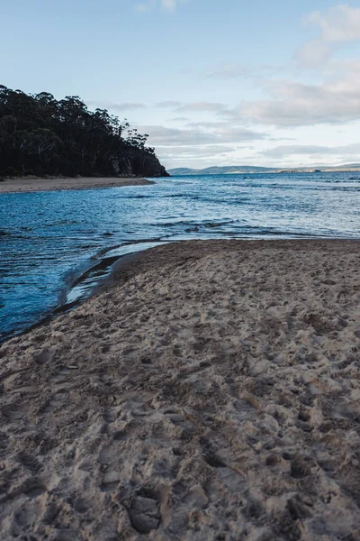 วชายหาดท สวยงามในยามค หาดค นในทาสมาเน ยใต ในออสเตรเล ยในฤด หนาว — ภาพถ่ายสต็อก