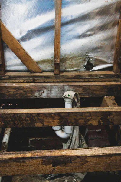 Estrutura Piso Exposto Com Treliças Madeira Durante Renovação Chuveiro Conceito — Fotografia de Stock