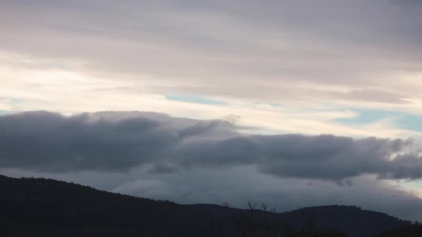 Timelapse Day Passing Clouds Rolling Mountains Thick Vegetation Shot Tasmania — Stock Video