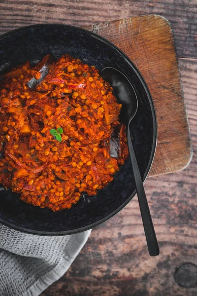 Veganes Auberginen Linsen Curry Mit Tomatensauce Und Koriander Gesunde Pflanzliche — Stockfoto