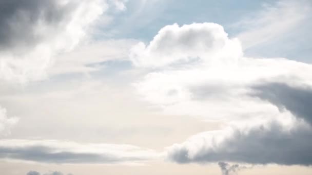 Zeitraffer Der Wolkenbildung Die Winter Über Einen Stürmischen Himmel Kommt — Stockvideo