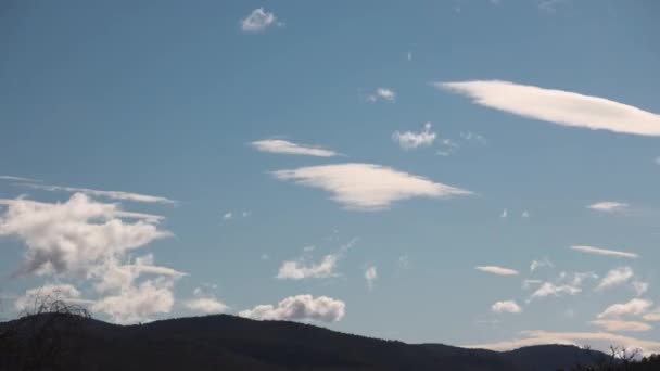 Zeitraffer Der Wolkenbildung Die Winter Über Einen Stürmischen Himmel Kommt — Stockvideo
