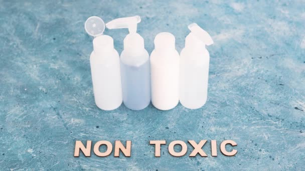 Imagen Conceptual Productos Baja Toxicidad Belleza Natural Grupo Botellas Loción — Vídeo de stock