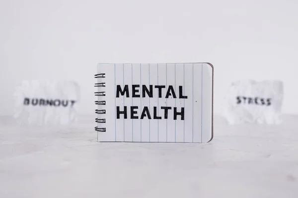 Κείμενο Ψυχικής Υγείας Σημειωματάριο Που Περιβάλλεται Από Burnout Και Λέξεις — Φωτογραφία Αρχείου