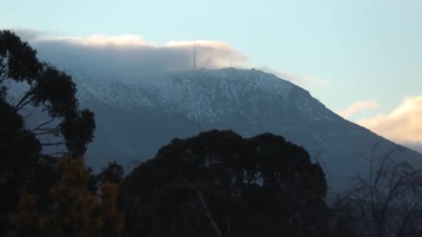 Avustralya Daki Karlı Dağların Üzerinden Geçen Bulutların Zamanı Kışın Tazmanya — Stok video