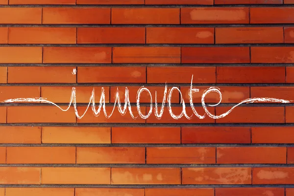 Kalligrafische Handschrift mit dem Wort innovate — Stockfoto
