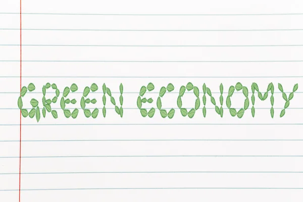 Yaprakları yapılmış yeşil ekonomi yazma — Stok fotoğraf