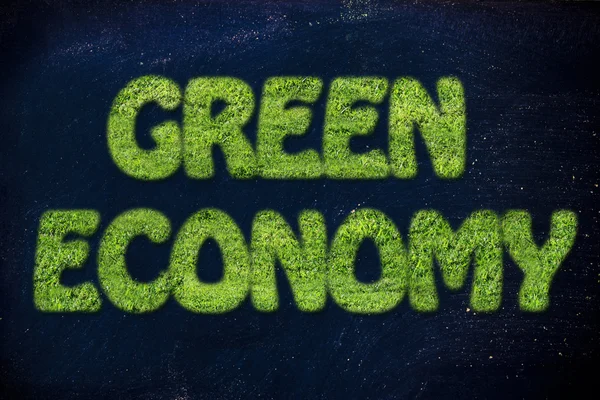 Green Economy Schrift aus Gras — Stockfoto