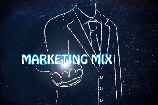 Hombre de negocios sosteniendo la palabra Marketing Mix — Foto de Stock