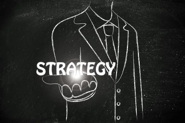 Geschäftsmann verteilt das Wort Strategie — Stockfoto