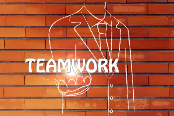 Geschäftsmann verteilt das Wort Teamwork — Stockfoto