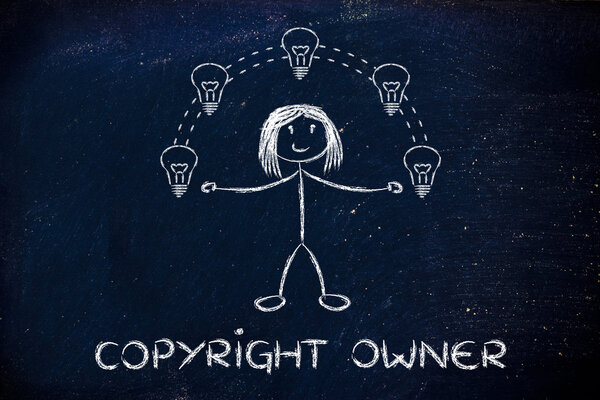 Смешная девушка жонглирует идеями
