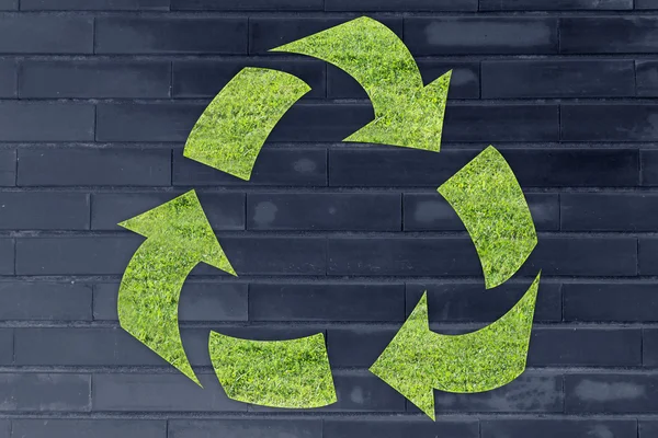 Recycle symbol made of grass — Stock Photo, Image