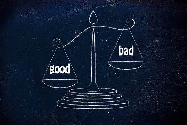 Metaphor of balance measuring the good and the bad — Stockfoto