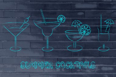 Yaz kokteylleri ve içecek gözlük