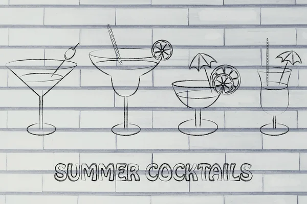 Літні коктейлі та келихи — стокове фото