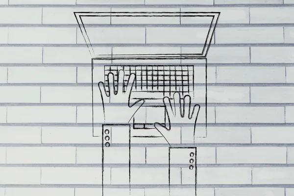 Tapez les mains sur le clavier de l'ordinateur portable — Photo