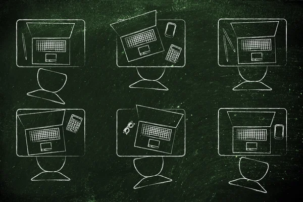 Escritorios de aula con ordenadores portátiles — Foto de Stock