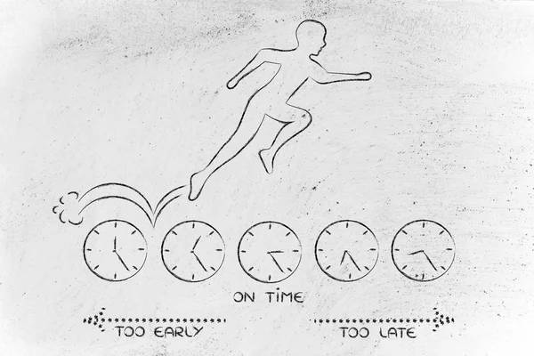 Persona che corre sugli orologi cercando di essere puntuale — Foto Stock