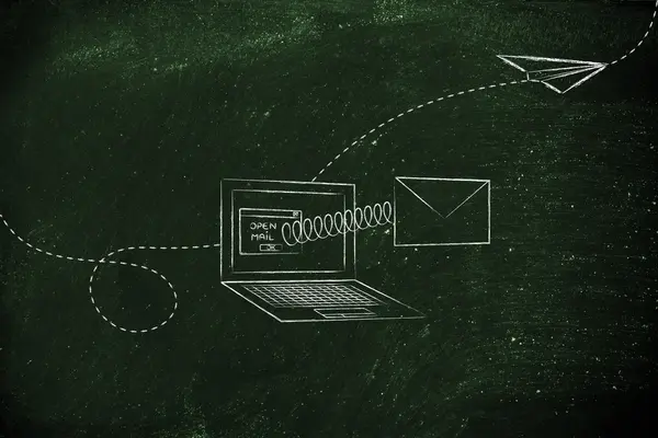 컴퓨터 화면에서 오는 이메일을 열어 — 스톡 사진