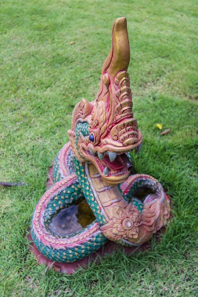 Naga heykel çim — Stok fotoğraf