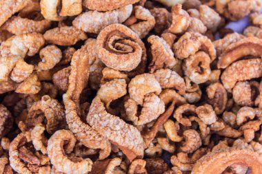 Tay pazarda hışırtı domuz