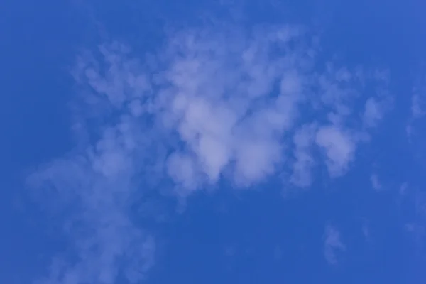Céu azul de beleza com nuvens, textura e fundo — Fotografia de Stock