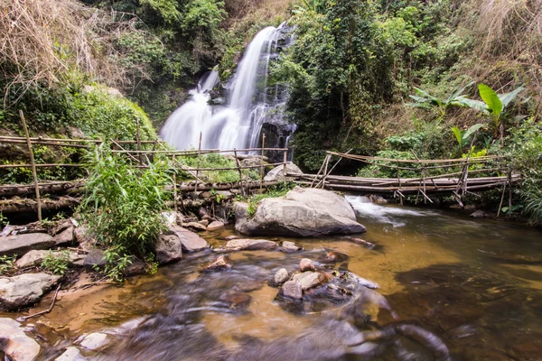 Pha Dok Sie waterval in Doi Inthanon nationaal park, Chiangmai, Thailand — Stockfoto