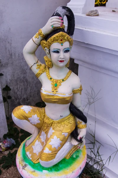 Phra Mae Thorani, Thaise engel standbeeld — Stockfoto