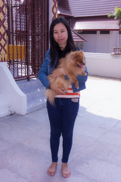 亚洲女人和博美犬 — 图库照片