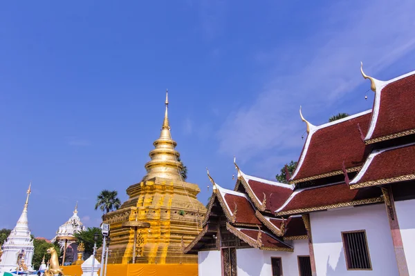 Phra That Si Chom Thong Vora Vihan pagoda, Chiangmai, Thailand — Stock Photo, Image