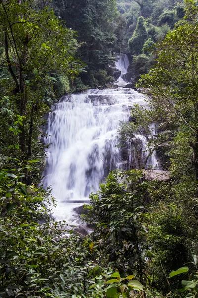 Sirithanischer Wasserfall im doi inthanon Nationalpark, chiang mai — Stockfoto