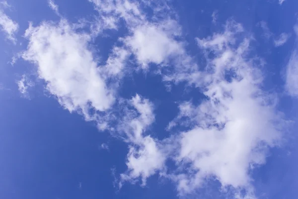 Cielo blu con sfondo nuvola — Foto Stock