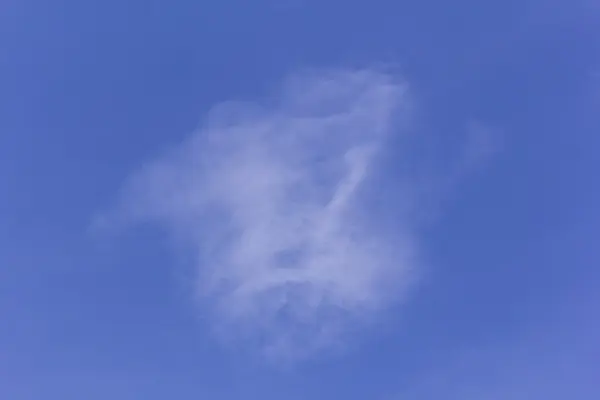 Céu azul com fundo nuvem — Fotografia de Stock