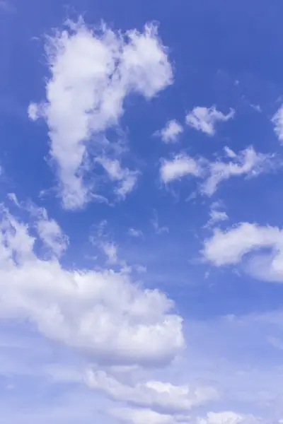 Cielo di bellezza con nuvole — Foto Stock