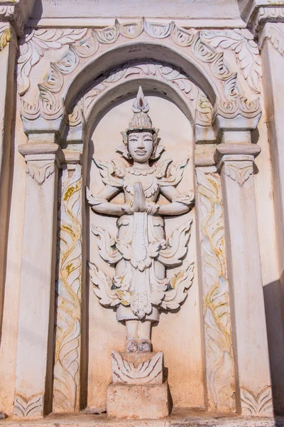 Engel en traditionele Thaise kunst, oude muur — Stockfoto