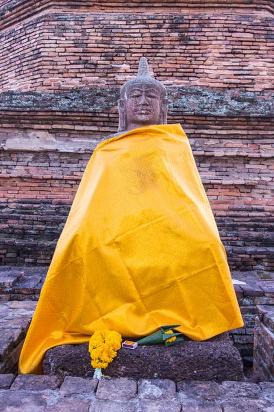 Vieille statue de Bouddha avec pagode à wiang tha kan, ville antique à chiangmai — Photo