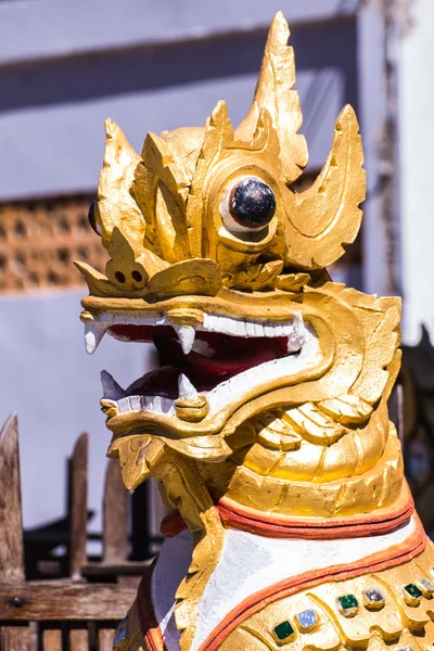 Statue de Lion thaïlandais dans le temple — Photo
