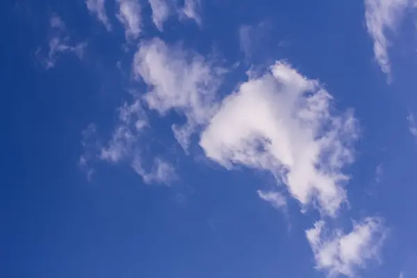 Nuvole natura nel cielo blu — Foto Stock